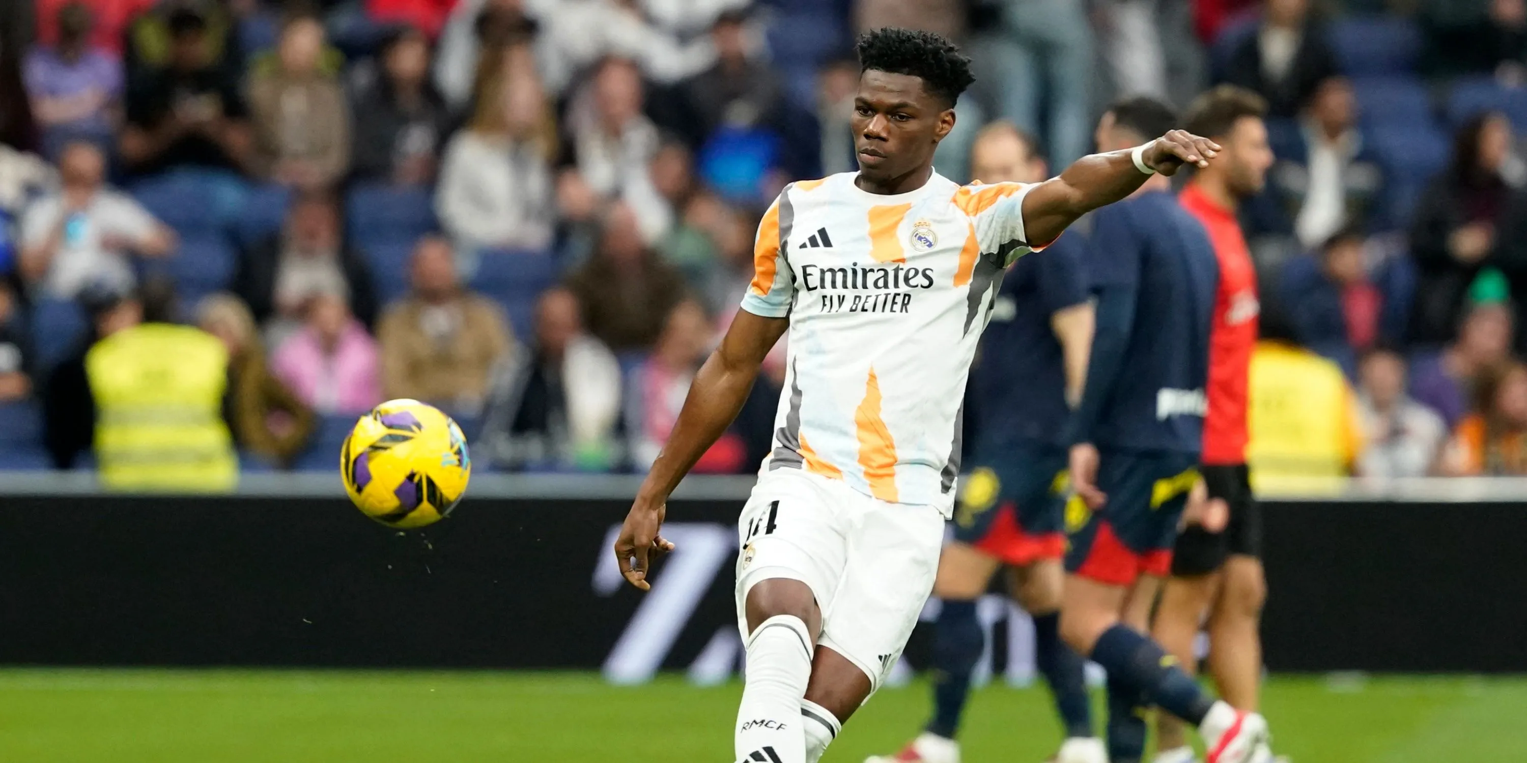 Tiền vệ Aurélien Tchouaméni trong màu áo Real Madrid, mục tiêu chuyển nhượng của MU