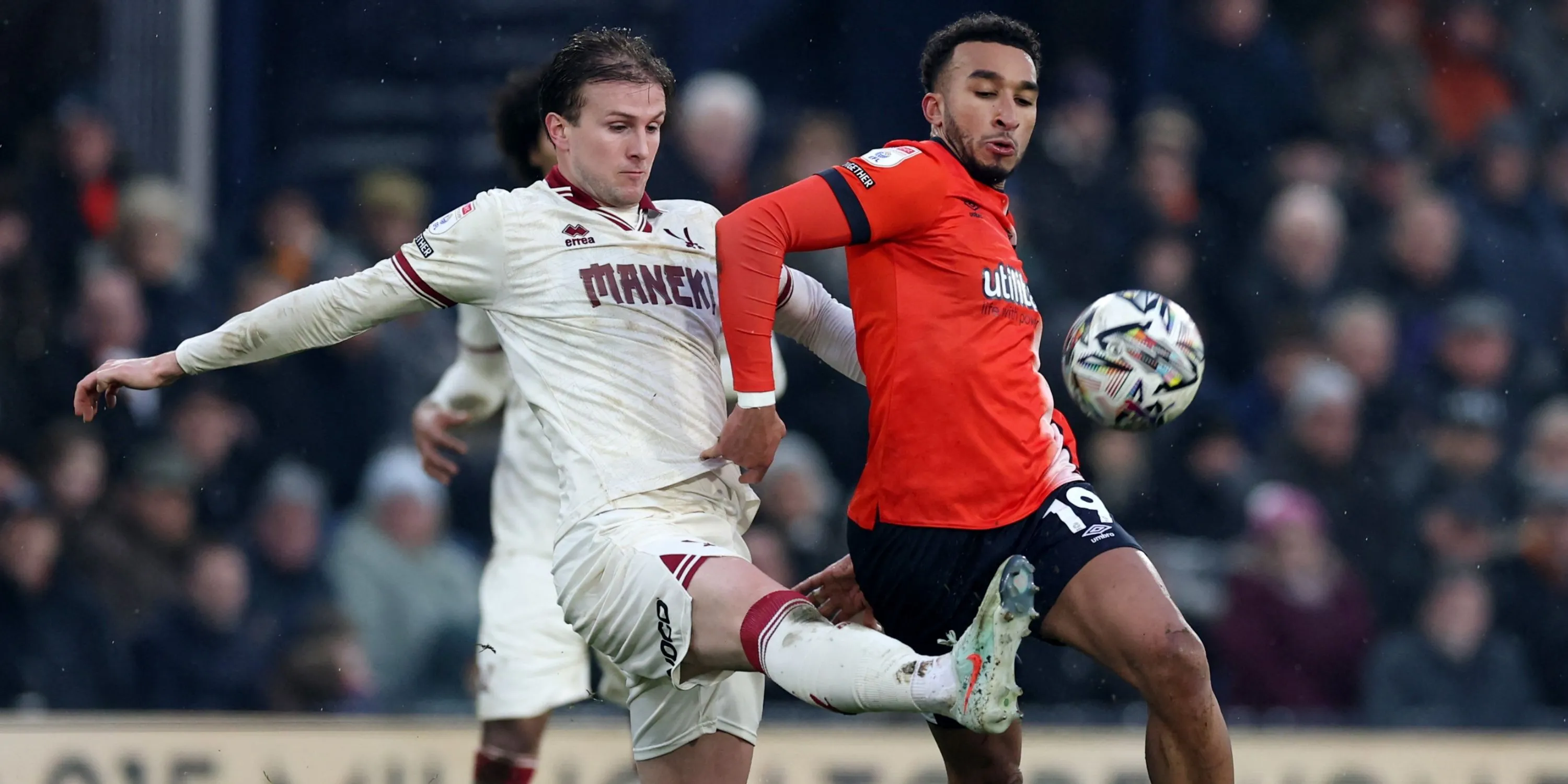 Trung vệ Rob Holding trong màu áo Crystal Palace, mục tiêu chuyển nhượng của Sheffield United.
