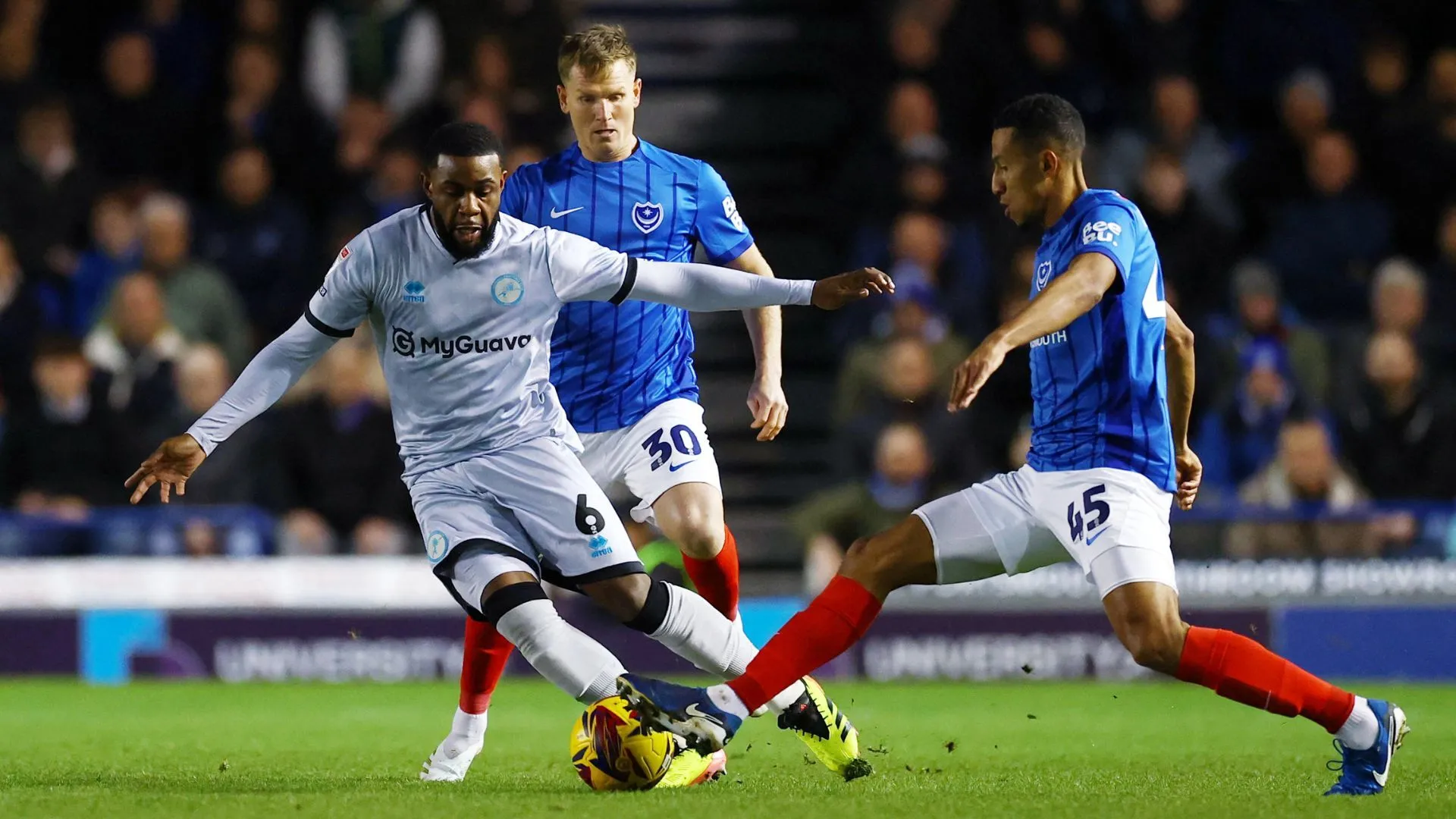 Hậu vệ Japhet Tanganga của Millwall