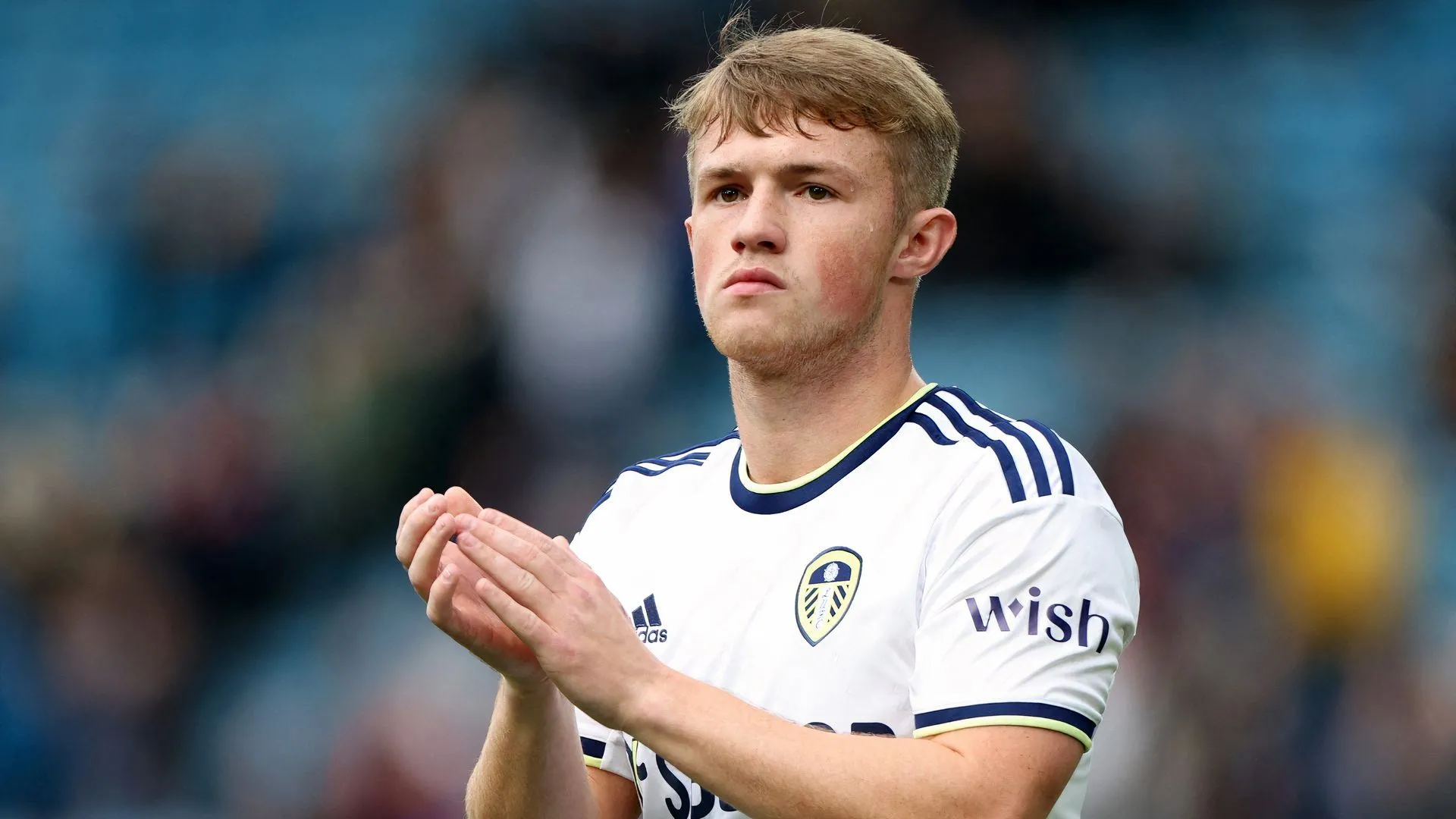 Joe Gelhardt trong màu áo Leeds United thể hiện sự quyết tâm trở lại Hull City