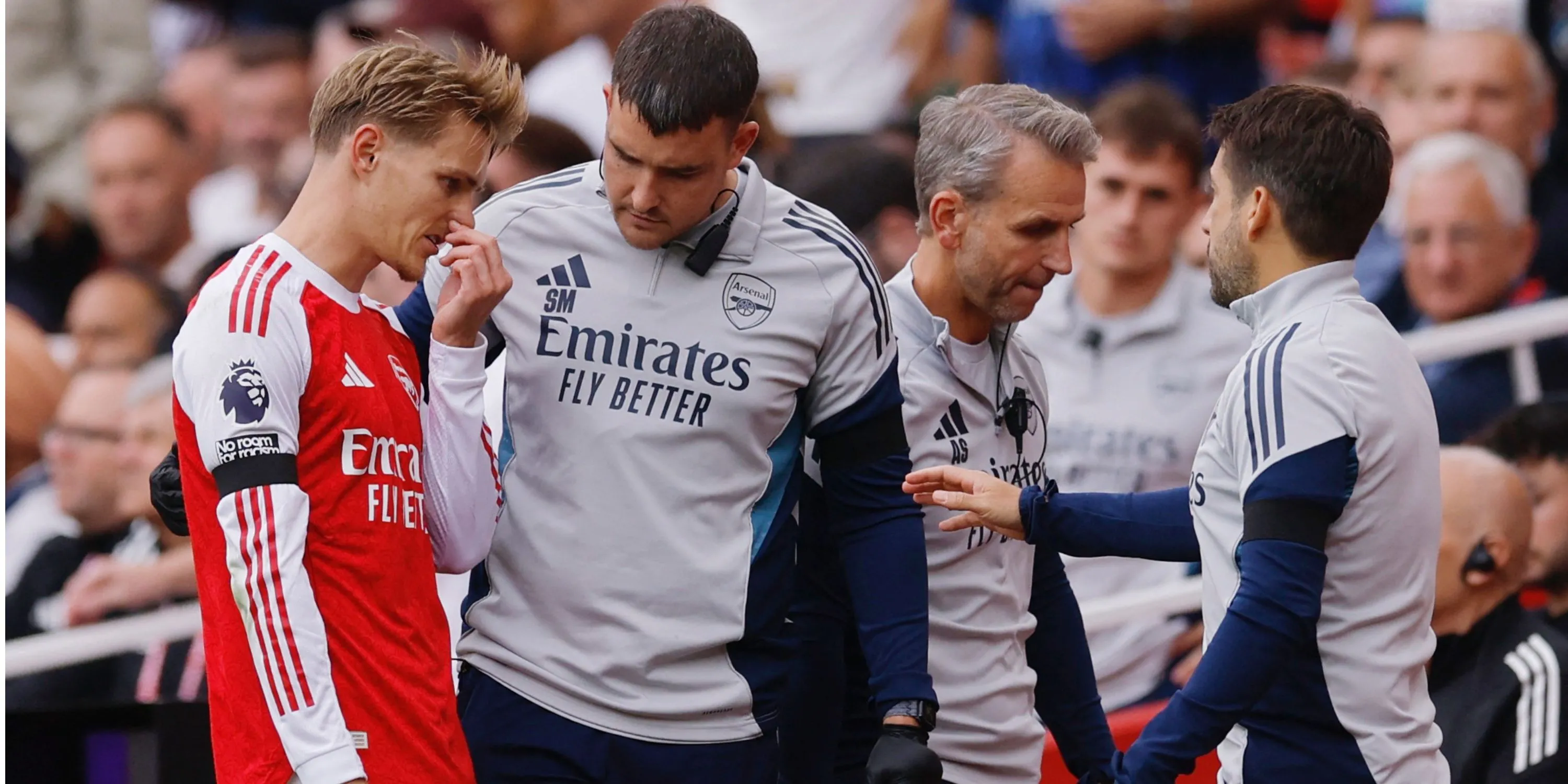 Martin Odegaard rời sân vì chấn thương vai trong trận gặp Leeds