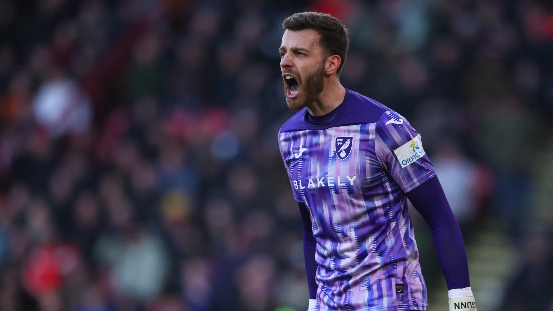 Thủ môn Angus Gunn sắp gia nhập Nottingham Forest sau khi rời Norwich City
