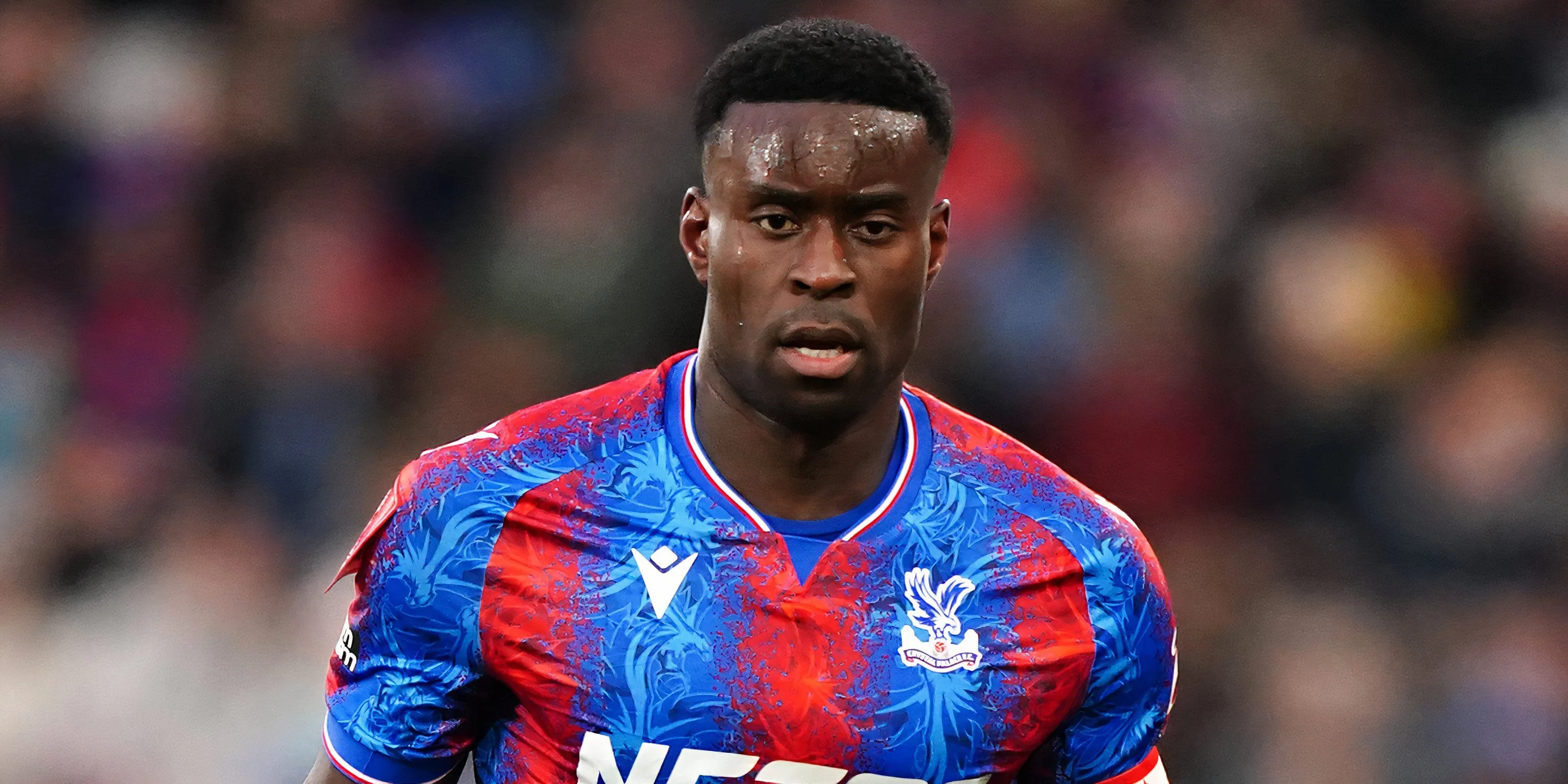 Trung vệ Marc Guehi thi đấu cho Crystal Palace