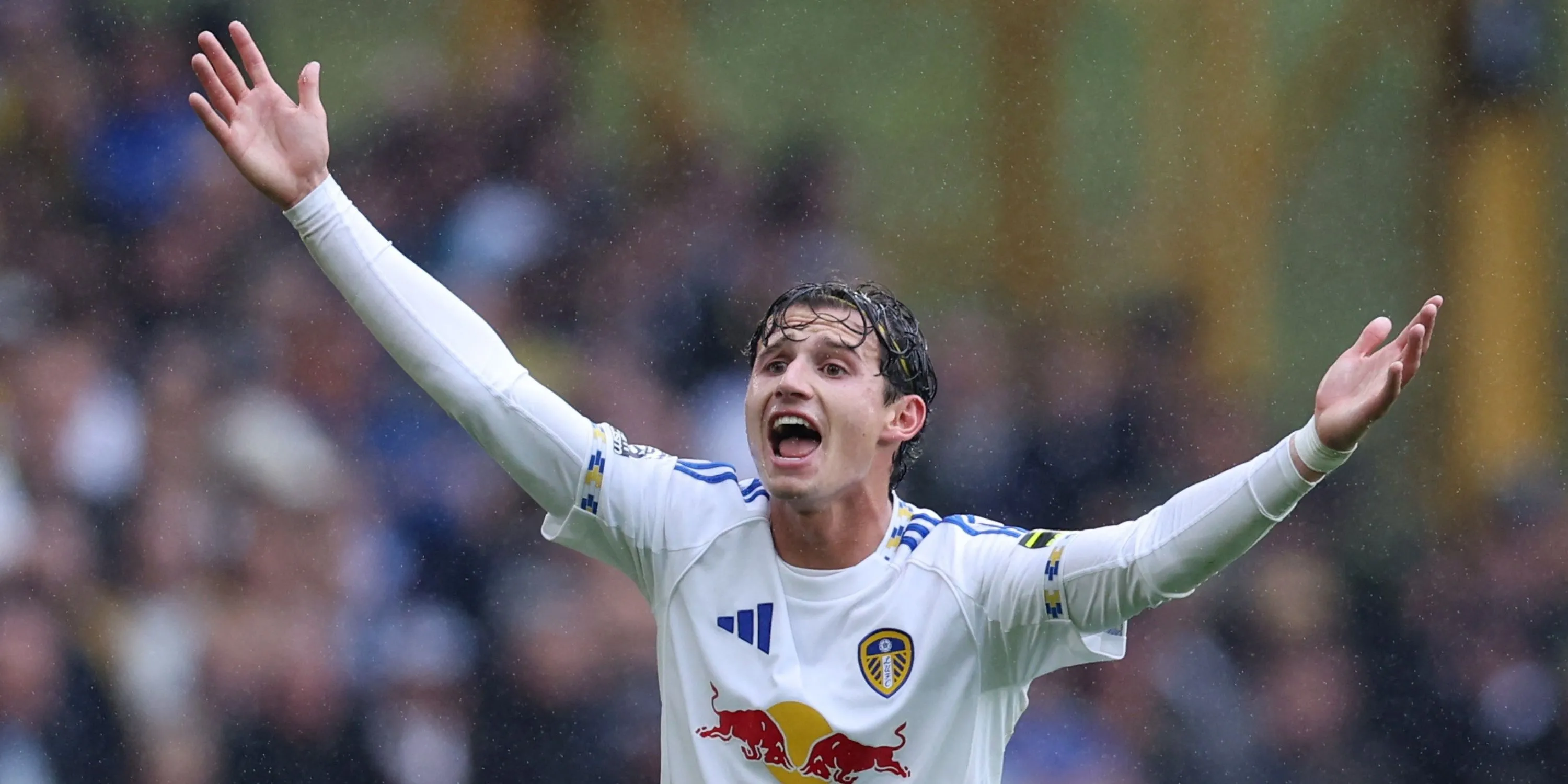 Cầu thủ trẻ Connor Douglas trong pha tấn công cánh phải cho đội U21 Leeds United