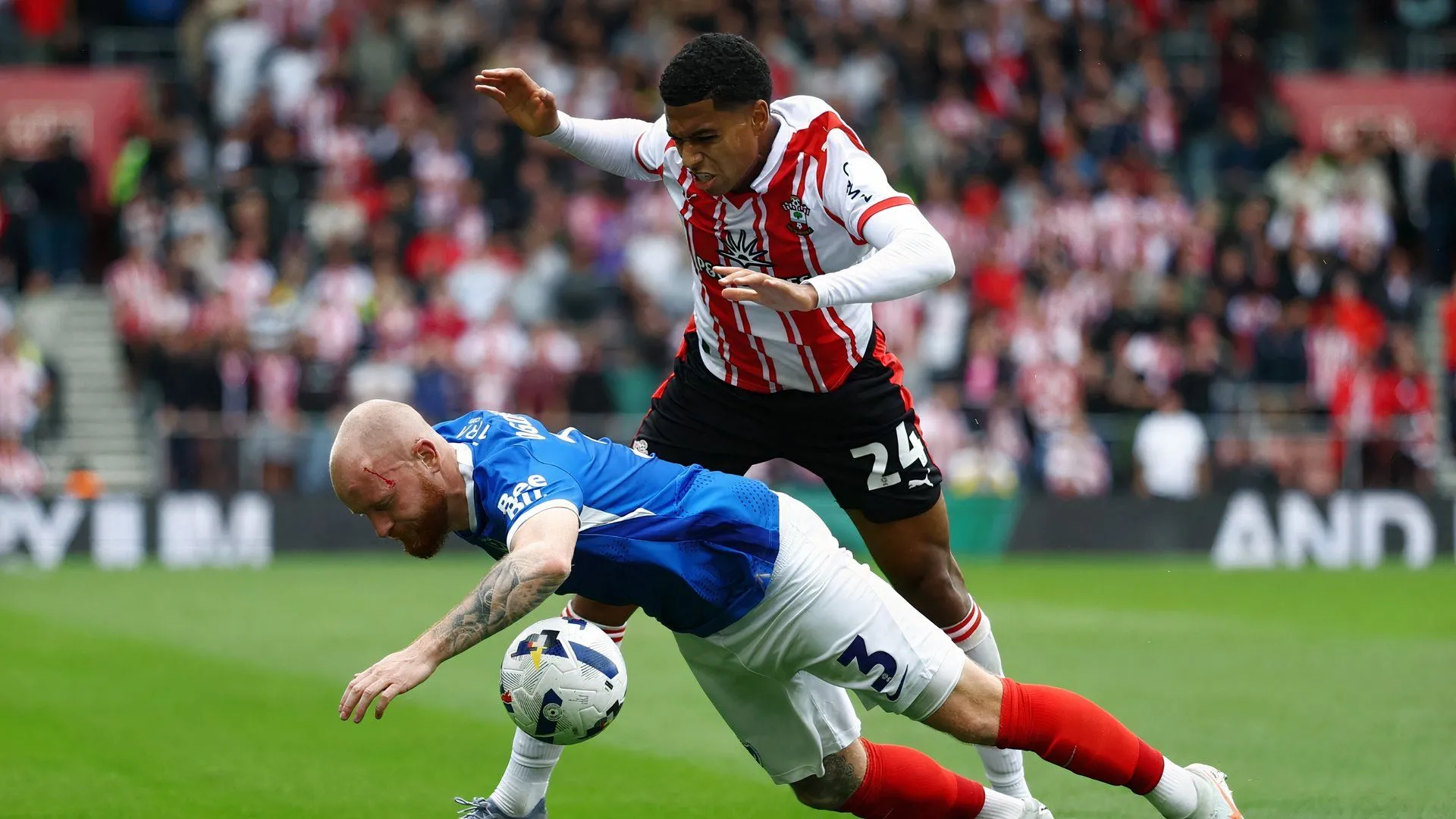 Đội hình Southampton chuẩn bị cho hành trình khó khăn tới sân Loftus Road