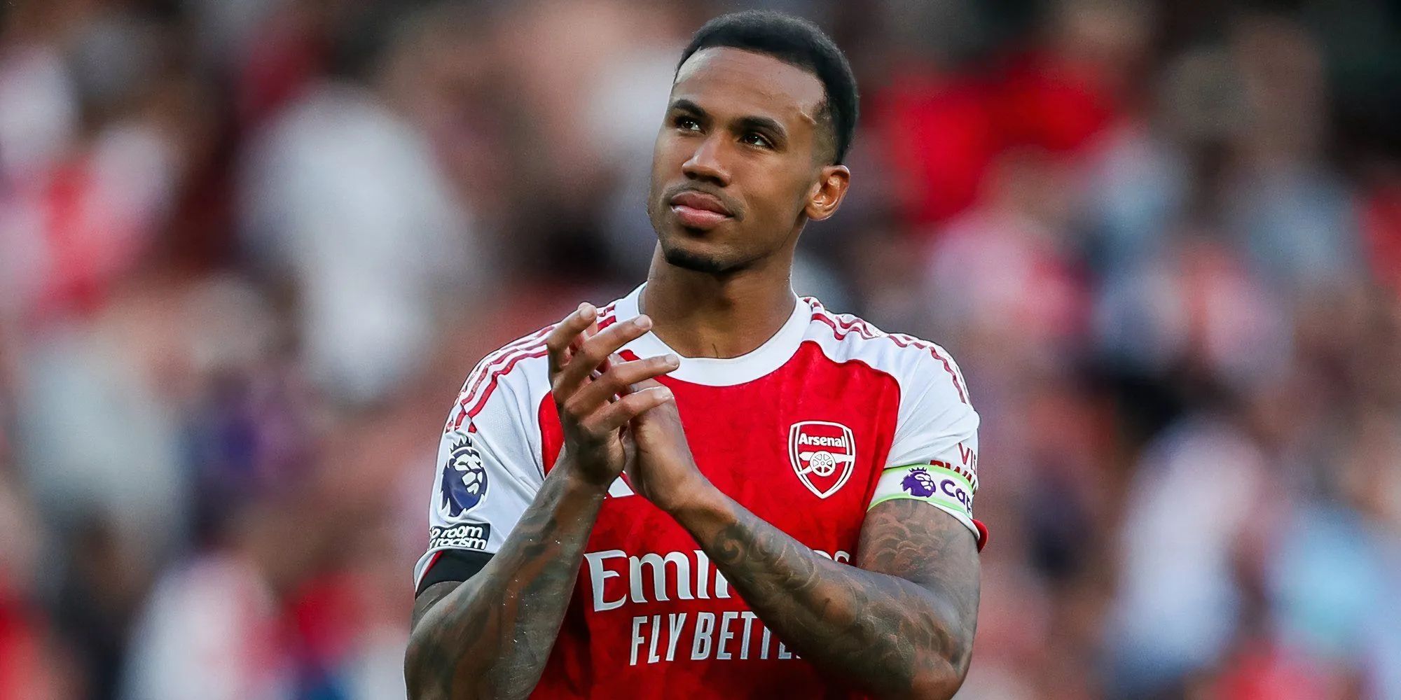 Gabriel Magalhaes, trung vệ Arsenal, trong trang phục sân nhà