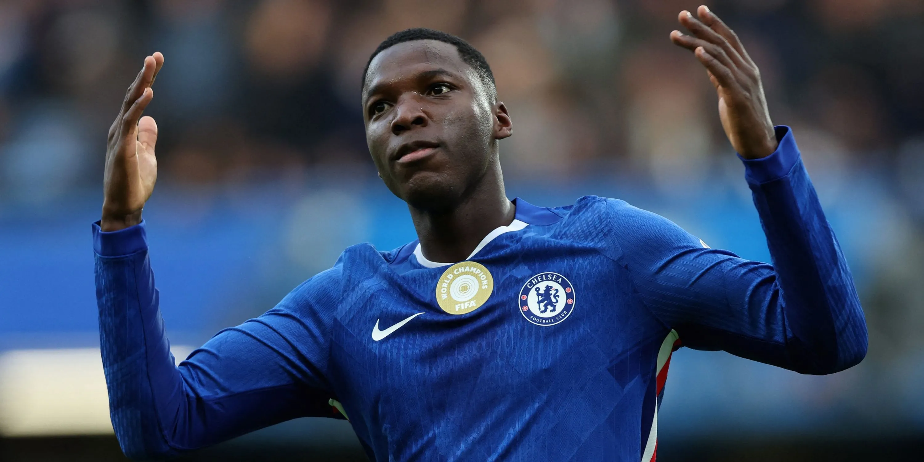 Moises Caicedo ăn mừng sau khi ghi bàn cho Chelsea