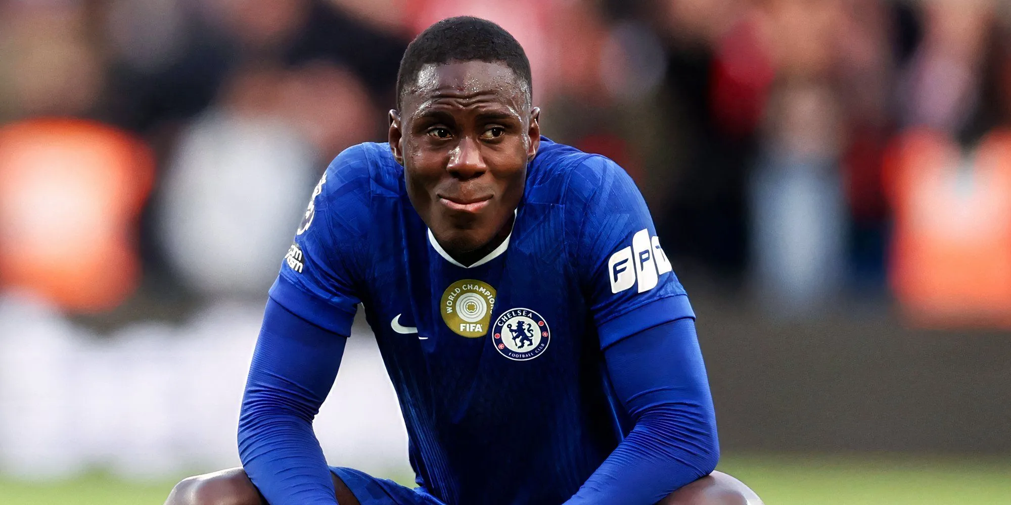 Trevoh Chalobah trong màu áo Chelsea, phòng ngự lề phải